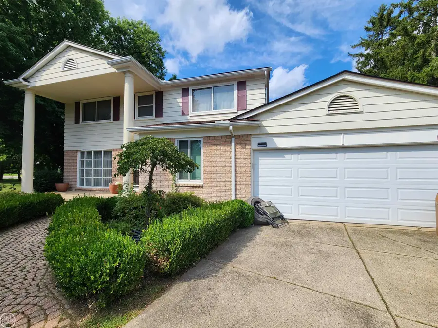 715 Abbey CT, Rochester Hills, MI 48307 - #3