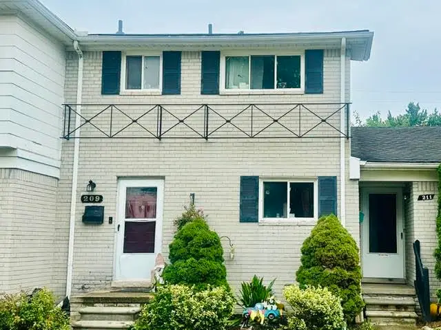 209 N Christine CIR, Mount Clemens, MI 48043 - #1