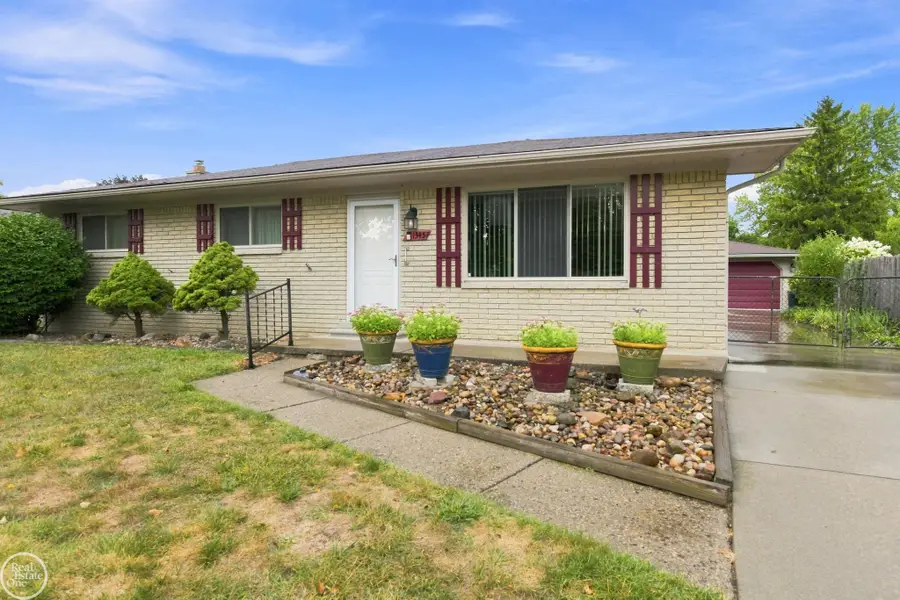 13457 Butler DR, Sterling Heights, MI 48313 - #2