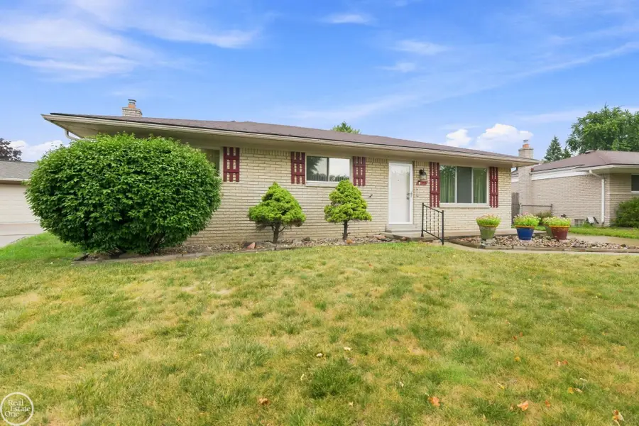 13457 Butler DR, Sterling Heights, MI 48313 - #3
