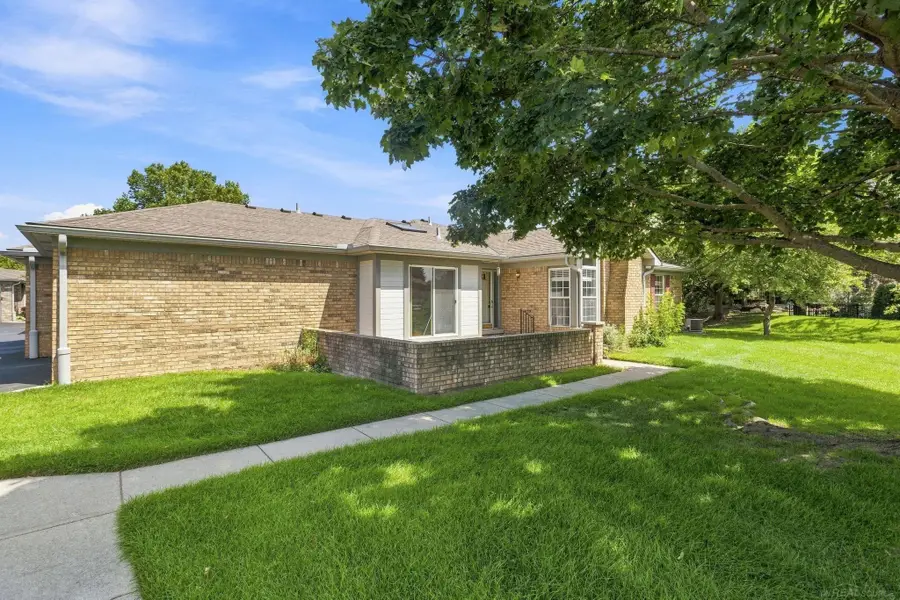 48490 Piedmont CT, Shelby, MI 48315 - #2