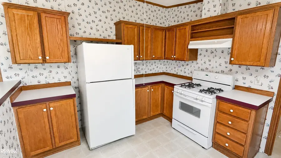 8303 Munrovia ST, Shelby, MI 48317 - #3