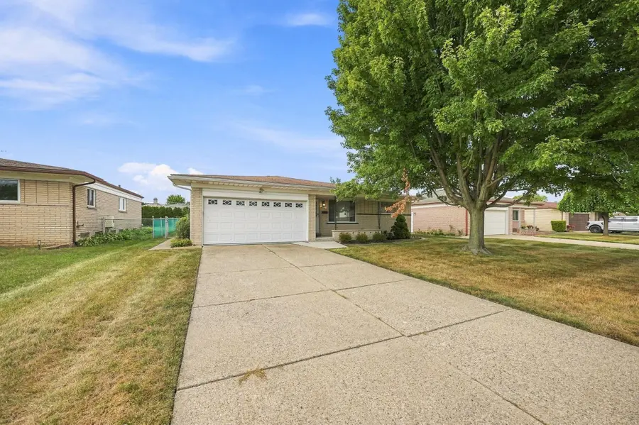 3915 Nowak DR, Sterling Heights, MI 48310 - #2