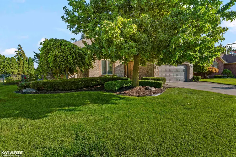 21225 Parkstone DR, Macomb, MI 48044 - #2