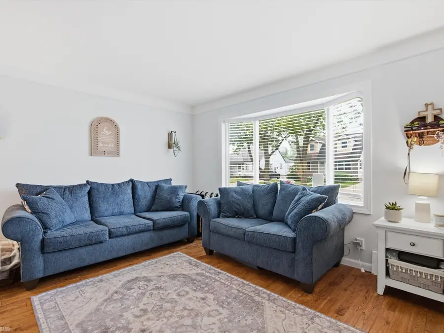 23801 Beverly ST, Saint Clair Shores, MI 48082 - #3