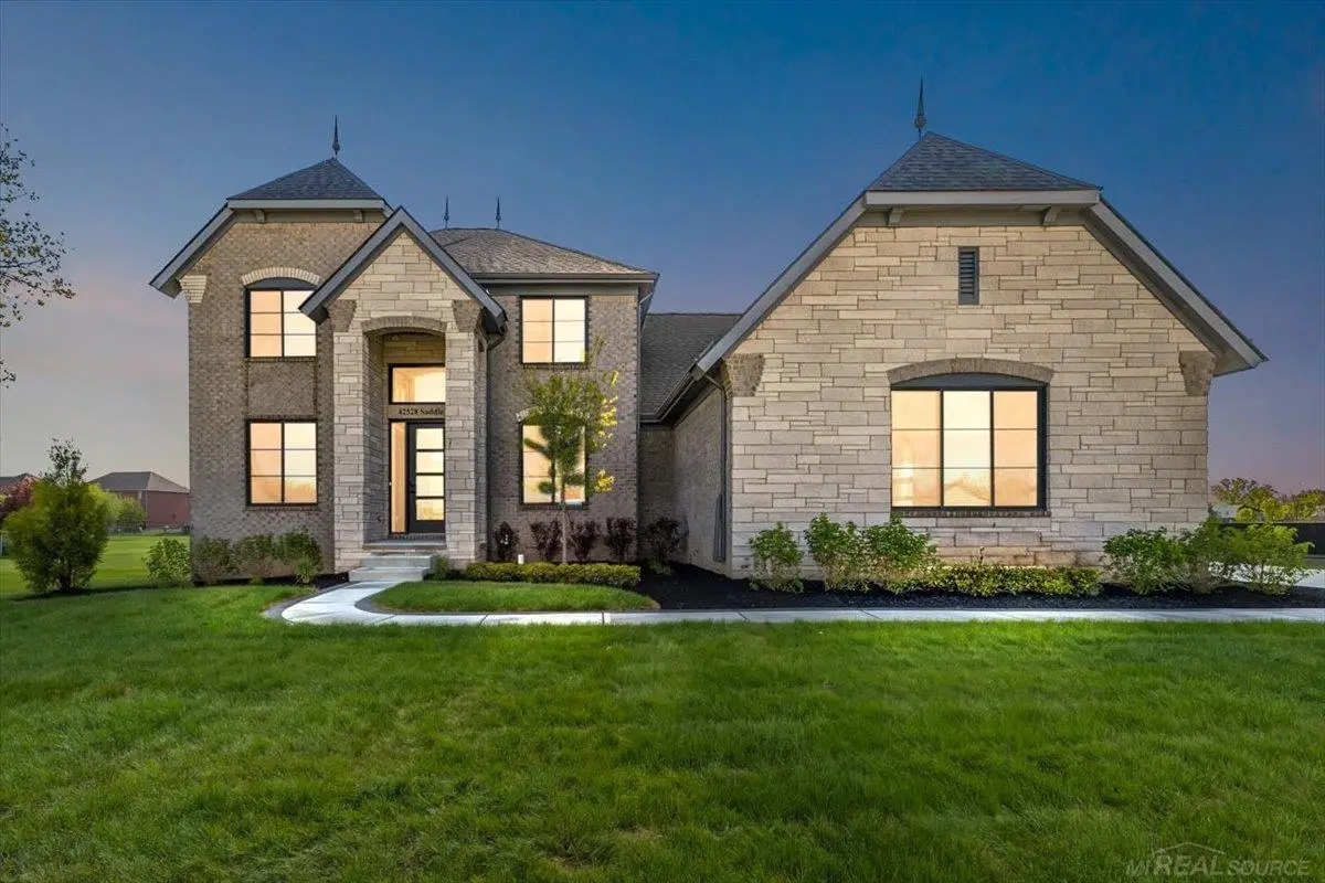 42528 Saddle LN, Sterling Heights, MI 48314 - #1