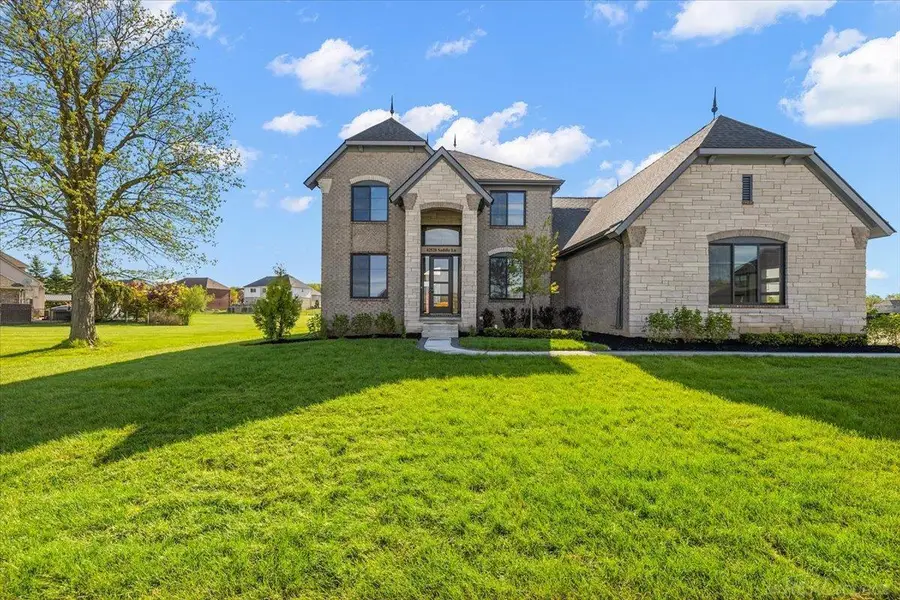 42528 Saddle LN, Sterling Heights, MI 48314 - #2