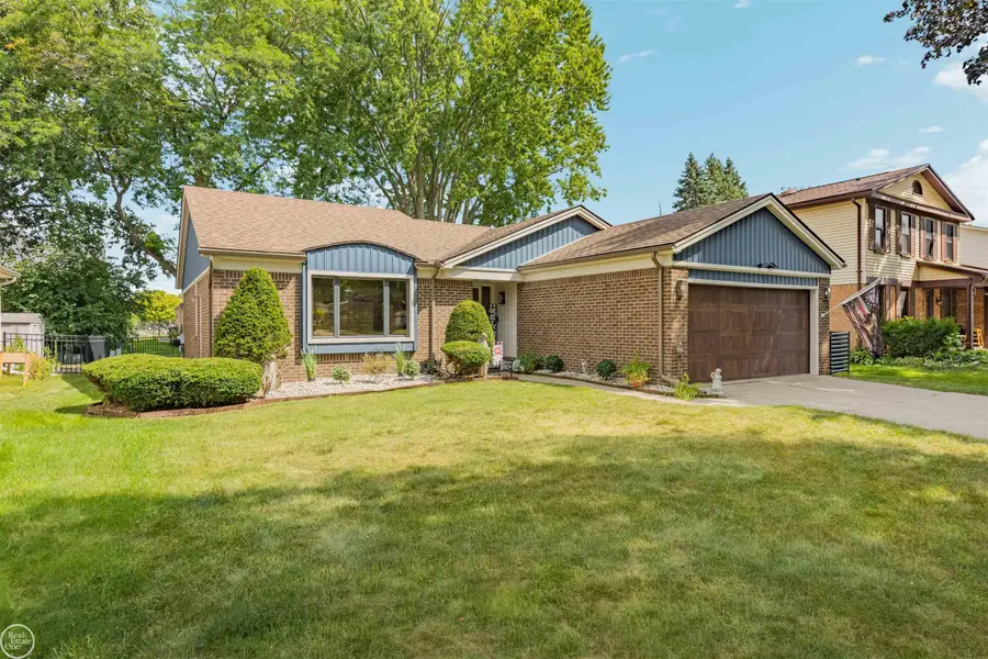 40142 Capitol DR, Sterling Heights, MI 48313 - #3