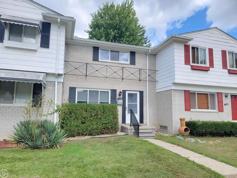 129 Parnacott DR, Mount Clemens, MI 48043 - #2