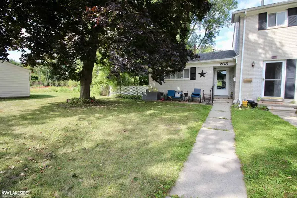 263 Carlson ST, MtClemens, MI 48043