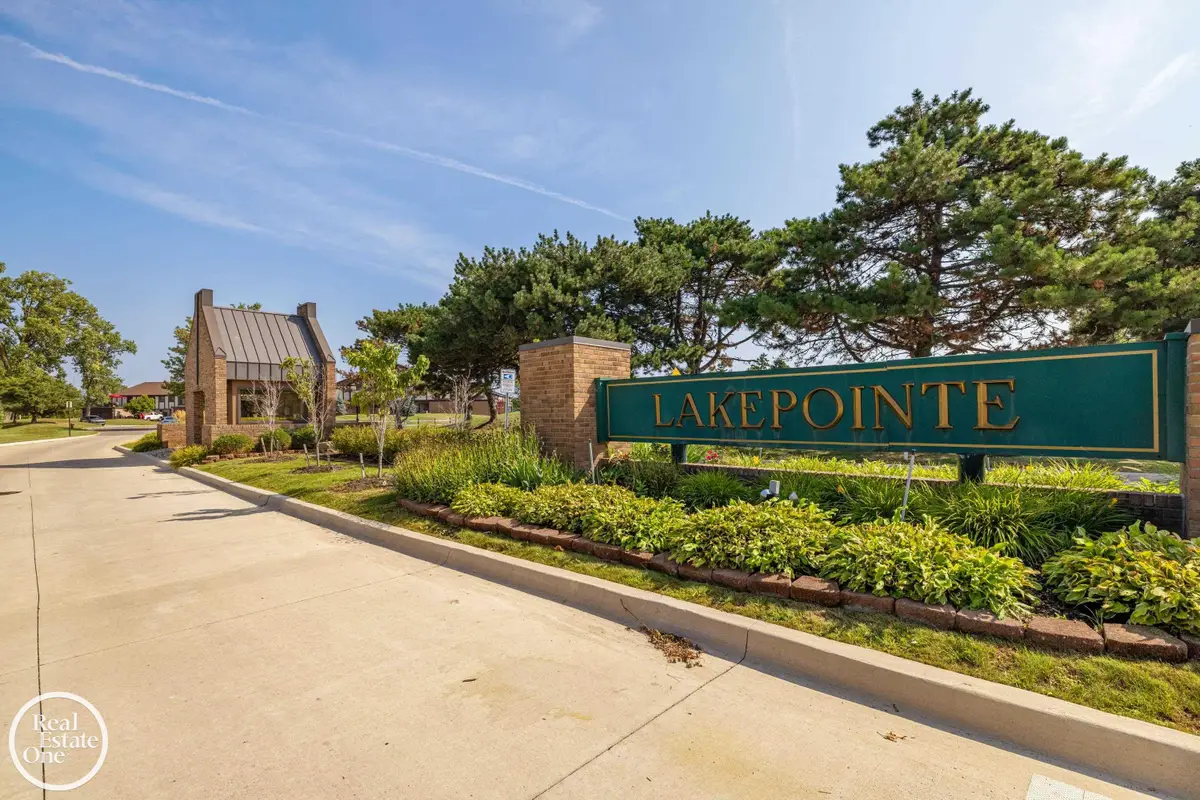 403 Country Club DR, Saint Clair Shores, MI 48082 - #1