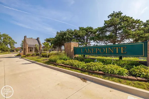 403 Country Club DR, StClairShores, MI 48082