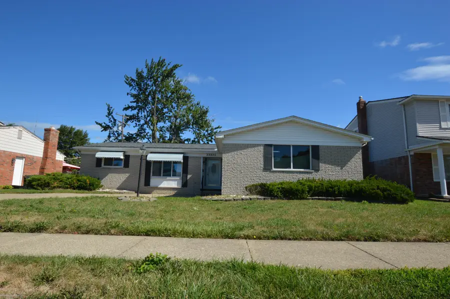 22825 Newberry ST, Saint Clair Shores, MI 48080 - #2