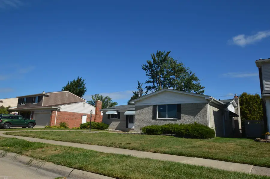 22825 Newberry ST, Saint Clair Shores, MI 48080 - #3
