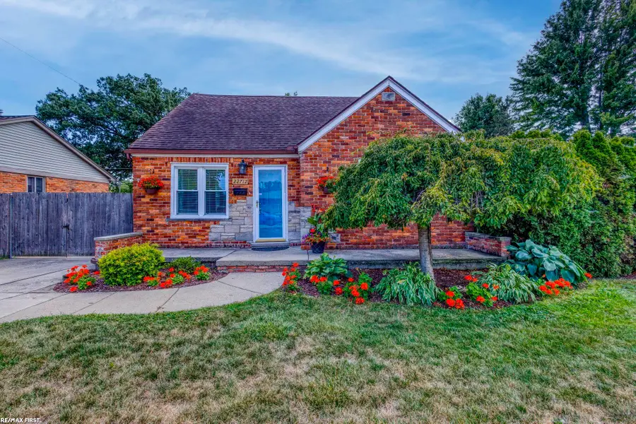 22712 Liberty ST, Saint Clair Shores, MI 48080 - #3