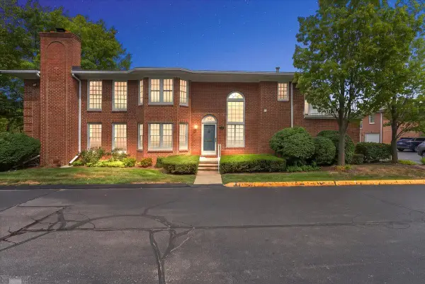 141 Windwood Pointe RD, StClairShores, MI 48080