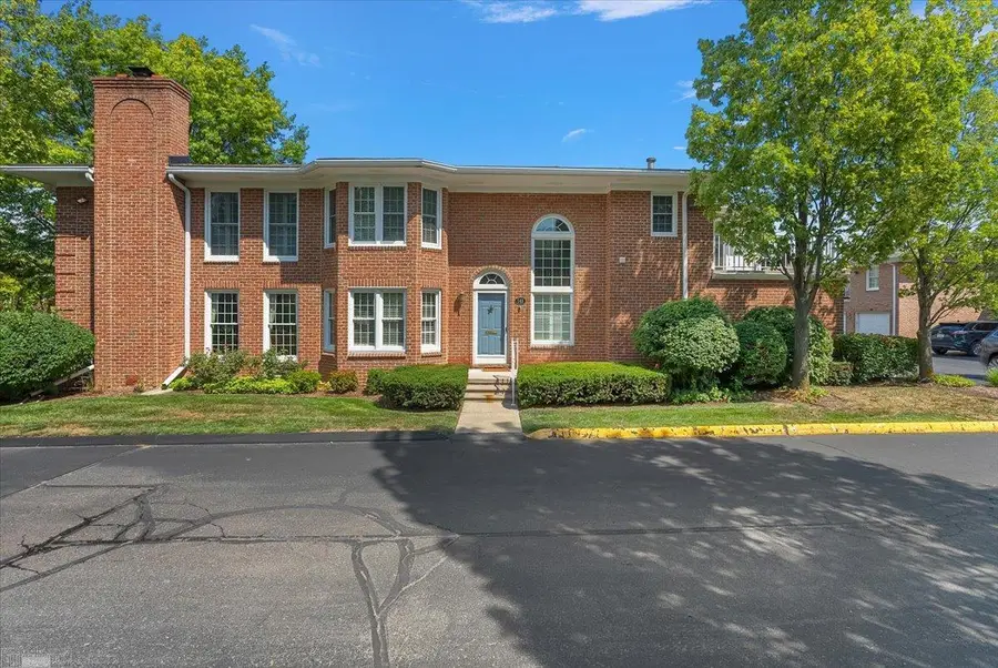 141 Windwood Pointe RD, Saint Clair Shores, MI 48080 - #2