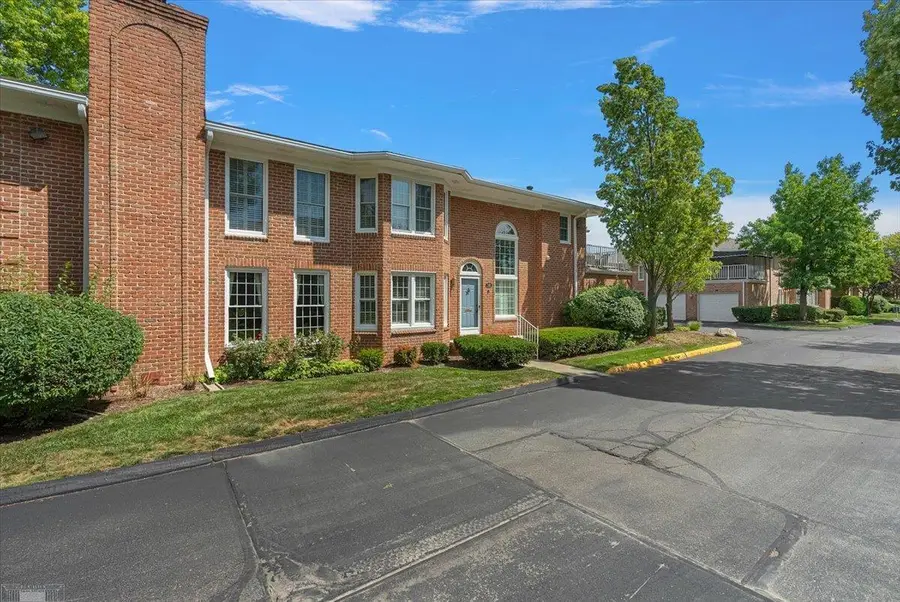 141 Windwood Pointe RD, Saint Clair Shores, MI 48080 - #3