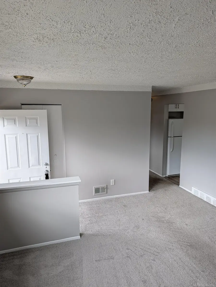 31490 Gloede DR, Warren, MI 48088 - #2