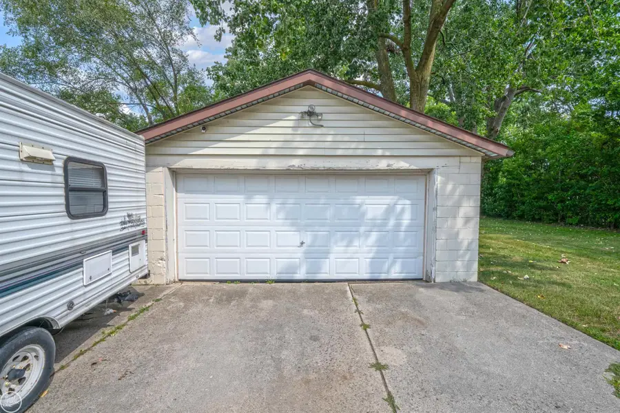 24125 Shook RD, Clinton Township, MI 48035 - #2