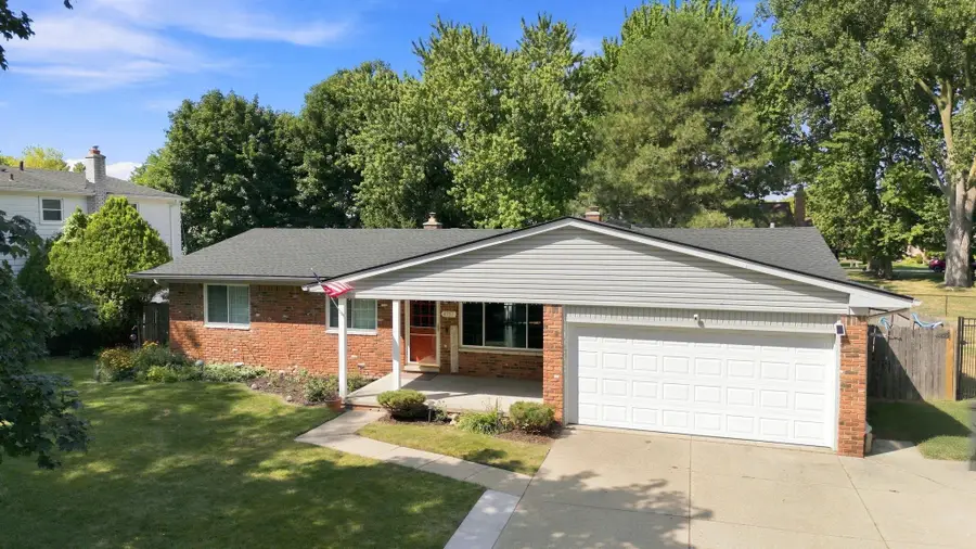 4957 Hubbard DR, Troy, MI 48085 - #3