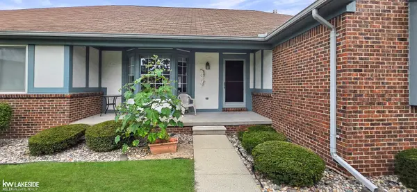 45431 Nottingham DR, Macomb, MI 48044