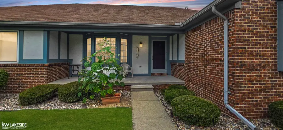 45431 Nottingham DR, Macomb, MI 48044 - #2