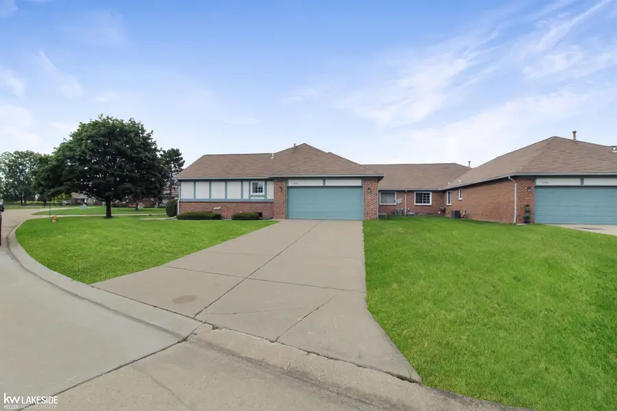 45431 Nottingham DR, Macomb, MI 48044 - #3