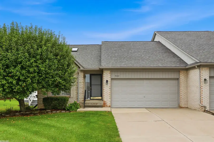 46201 Bentley CIR, Macomb, MI 48044 - #2
