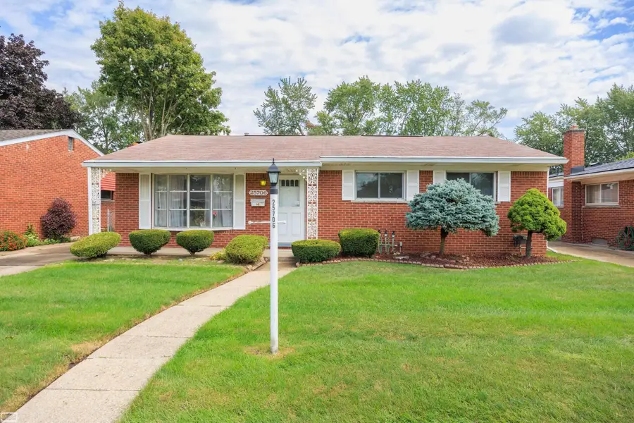25706 Loretta AVE, Warren, MI 48091 - #2
