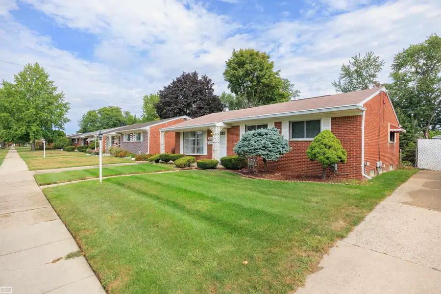 25706 Loretta AVE, Warren, MI 48091 - #3