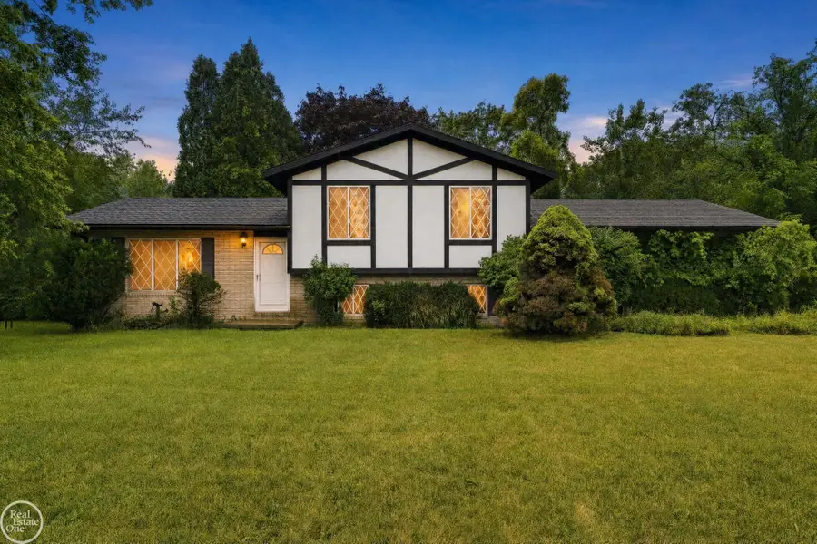 1550 Orban RD, Milford, MI 48380 - #2