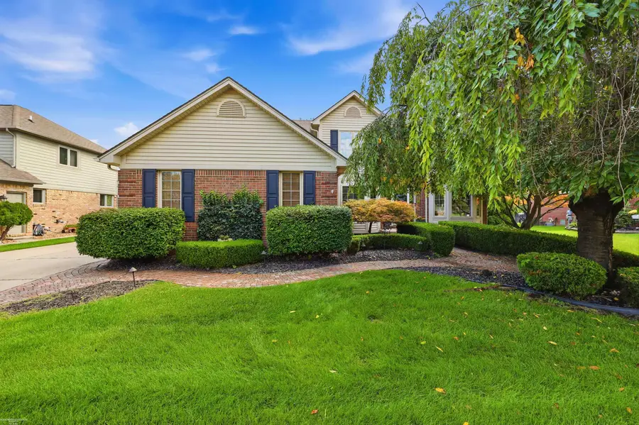 48556 Belltower ST, Macomb, MI 48044 - #2