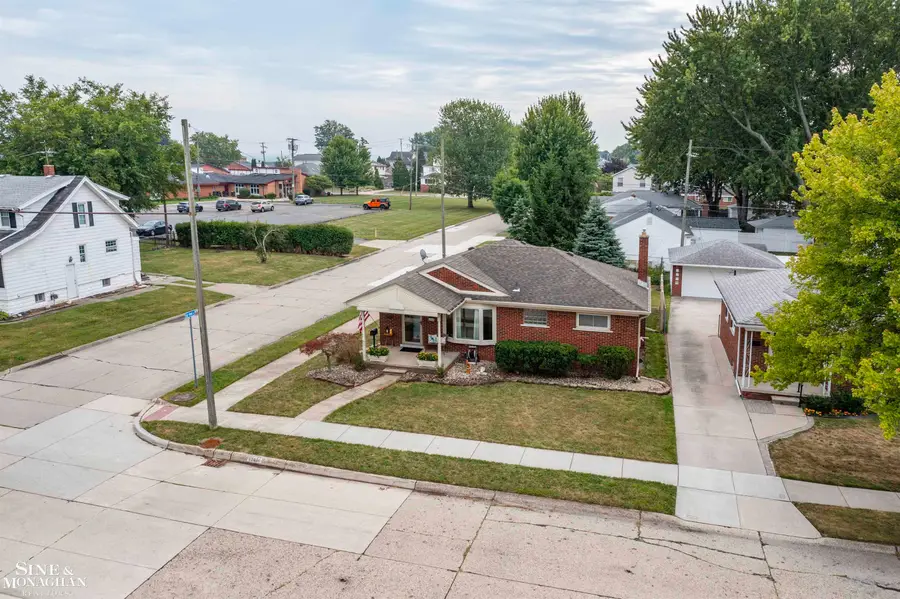 22928 Lincoln RD, Saint Clair Shores, MI 48082 - #3