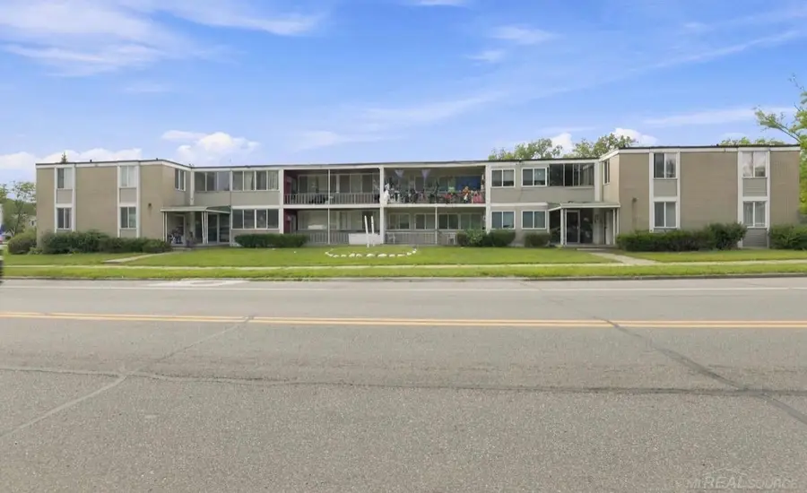 19143 Berg RD, Detroit, MI 48219 - #2