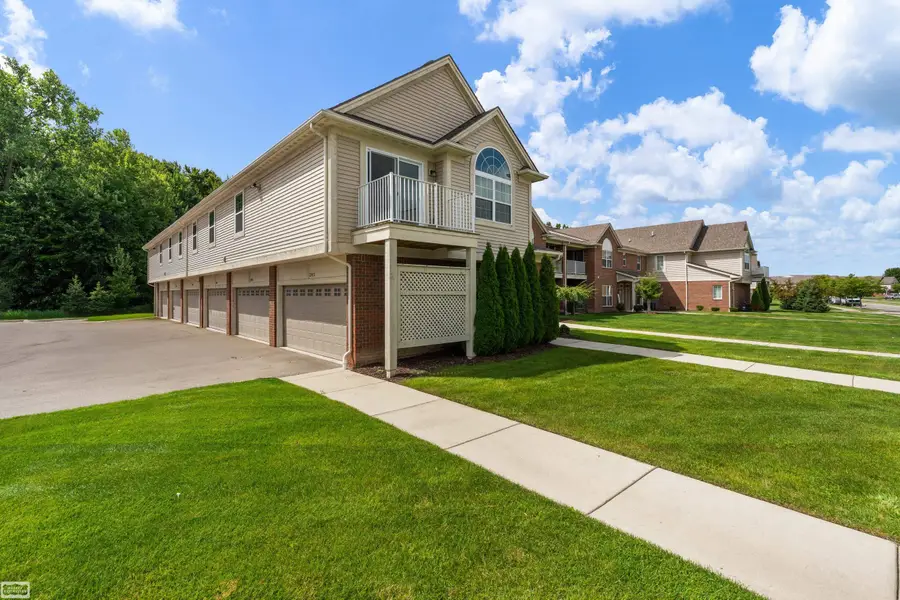 21912 Aberdeen DR, Macomb, MI 48042 - #2