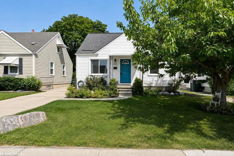 19613 Rosedale ST, Saint Clair Shores, MI 48080 - #2