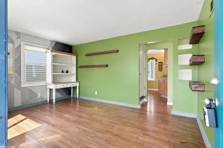 19613 Rosedale ST, Saint Clair Shores, MI 48080 - #3