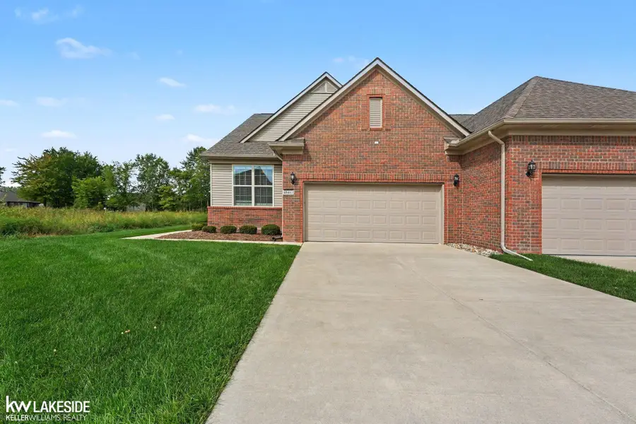 48461 Birmingham DR, Chesterfield, MI 48047 - #2