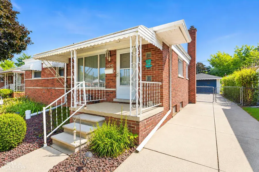29242 Joan ST, Saint Clair Shores, MI 48081 - #2