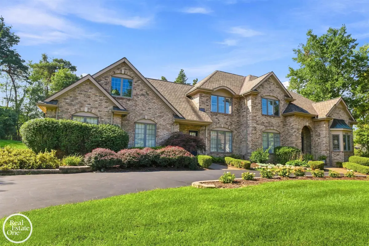 2453 PINE HOLLOW DR, Haslett, MI 48823 - #1