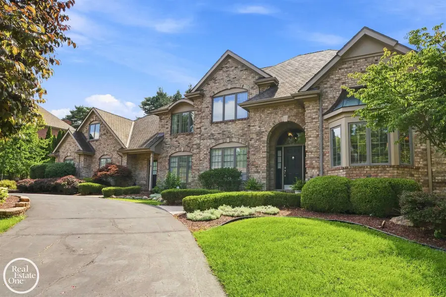 2453 PINE HOLLOW DR, Haslett, MI 48823 - #2