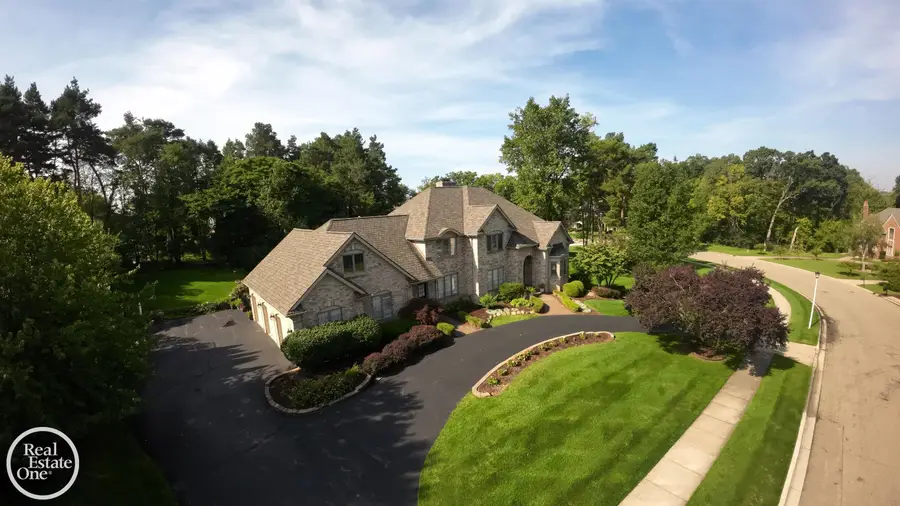 2453 PINE HOLLOW DR, Haslett, MI 48823 - #3