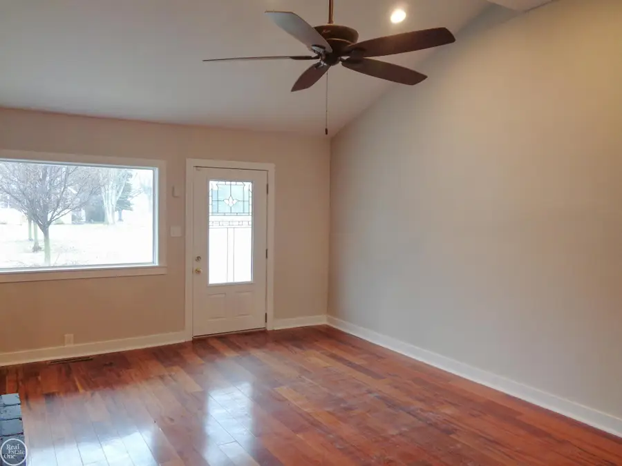 40 Riverside DR, Mount Clemens, MI 48043 - #3