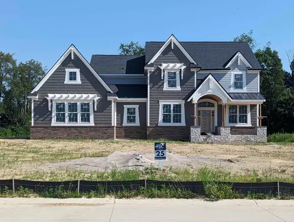 64111 Bur Oak DR, Washington, MI 48095