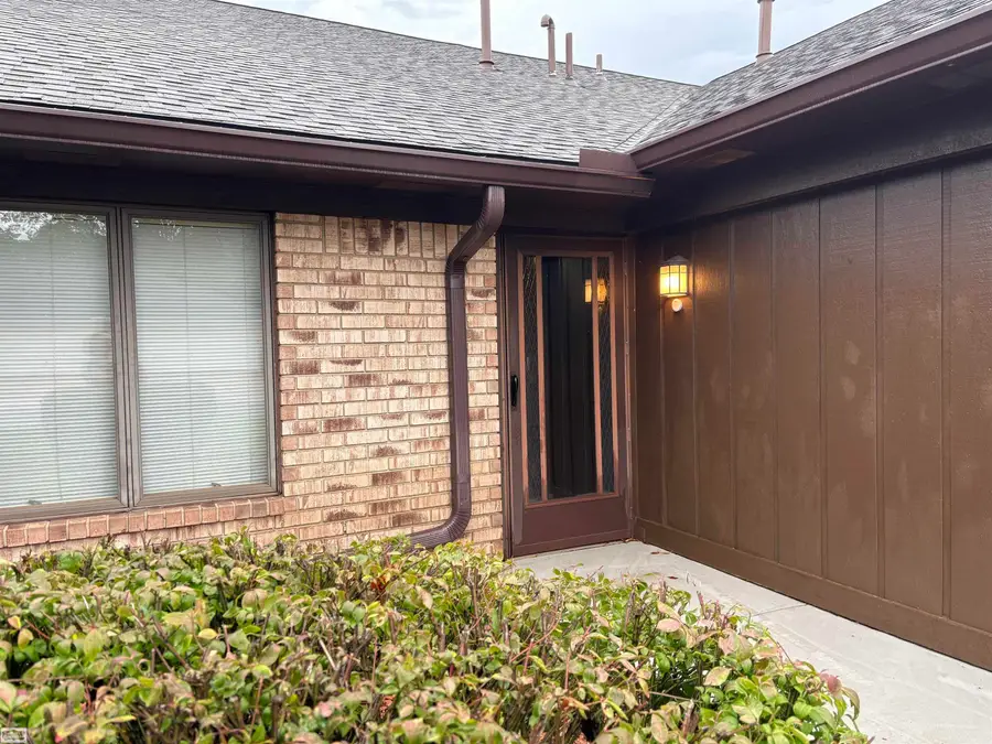 20349 Palm Meadow Dr DR, Clinton Township, MI 48036 - #2
