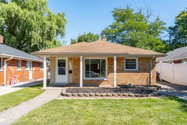 20433 Hunt Club DR, HarperWoods, MI 48225