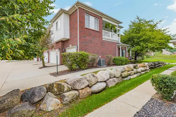 6817 Boulder Pointe DR, Washington, MI 48094