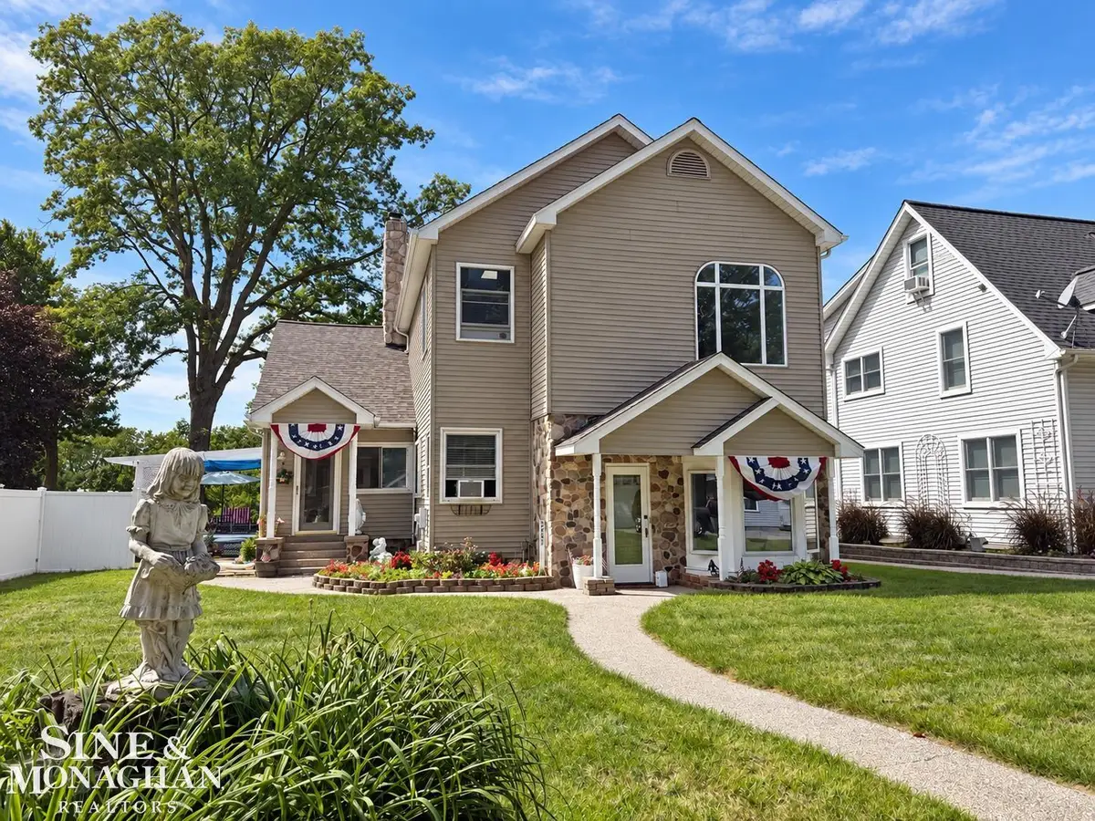 3451 Riverside DR, Port Huron, MI 48060 - #1
