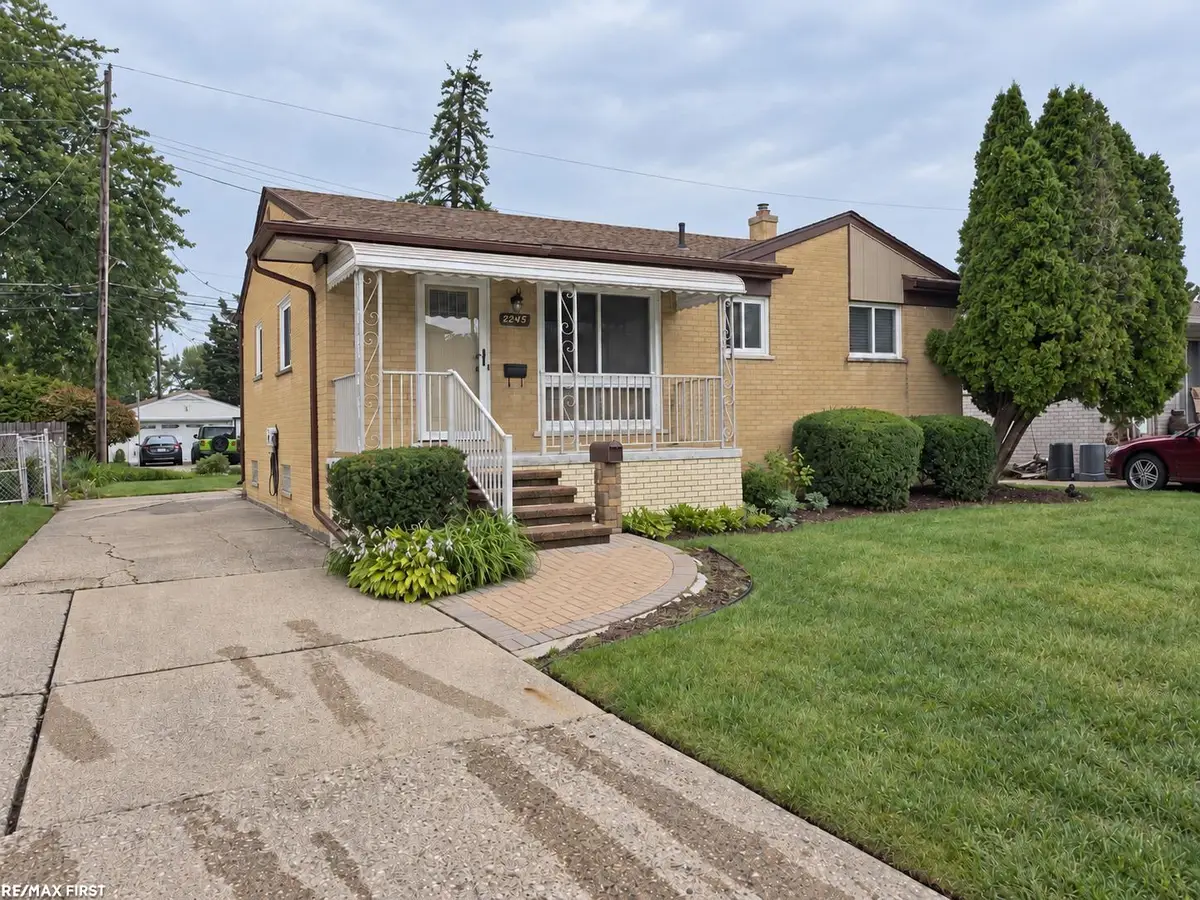 22455 Wildwood ST, Saint Clair Shores, MI 48081 - #1